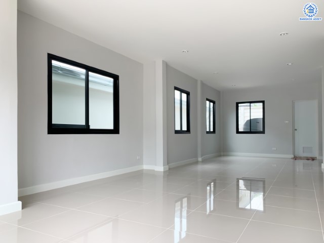 บ้านมือสองตกแต่งใหม่ คุณภาพแบรนด์ LH ม.ชัยพฤกษ์ บางแวก เนื้อที่ 105.3 ตร.ว. ตกแต่งหรูหรา ฟังก์ชันจัดเต็ม 4 ห้องนอน 3 ห้องน้ำ 1 ห้องอเนกประสงค์ จอดรถได้ 3 คัน พร้อม Facilities ครบ! บนทำเลคุณภาพ เชื่อมต่อได้หลายเส้นทาง ใกล้เซ็นทรัลปิ่นเกล้า และทางด่วนคู่ขนานลอยฟ้า